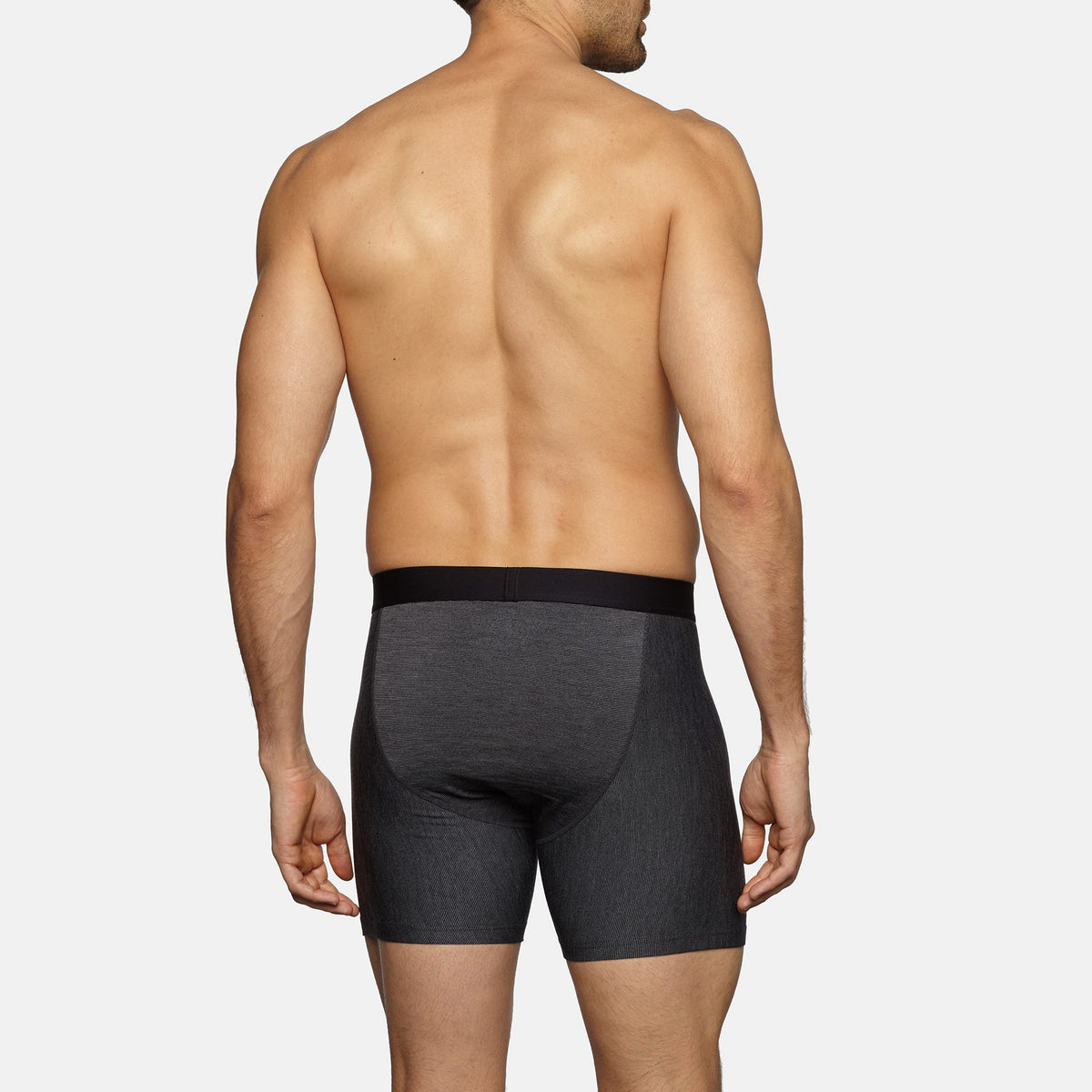 model-spec:Alex is 5'11", and wears size M