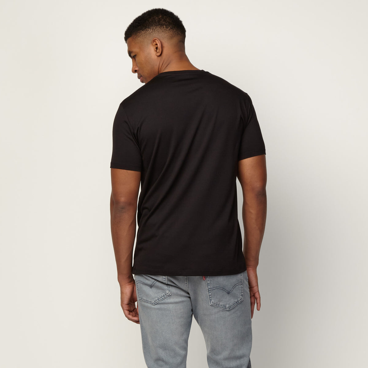 model-spec: Micah is 6'1", 185 lbs, and wears size L
