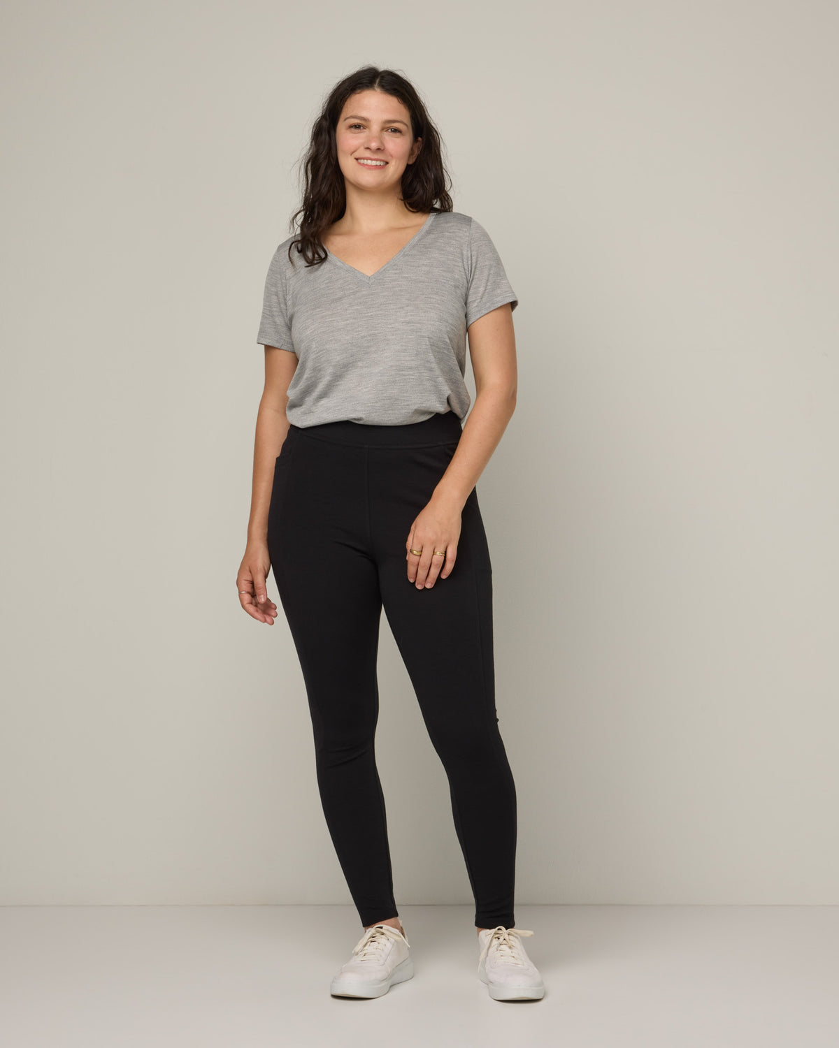 model-spec:Elana is 5'6", wearing a size M