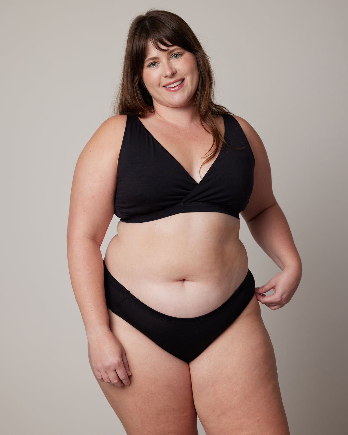 model-spec:Rosie's bust is 43.5", and she wears a size XL
