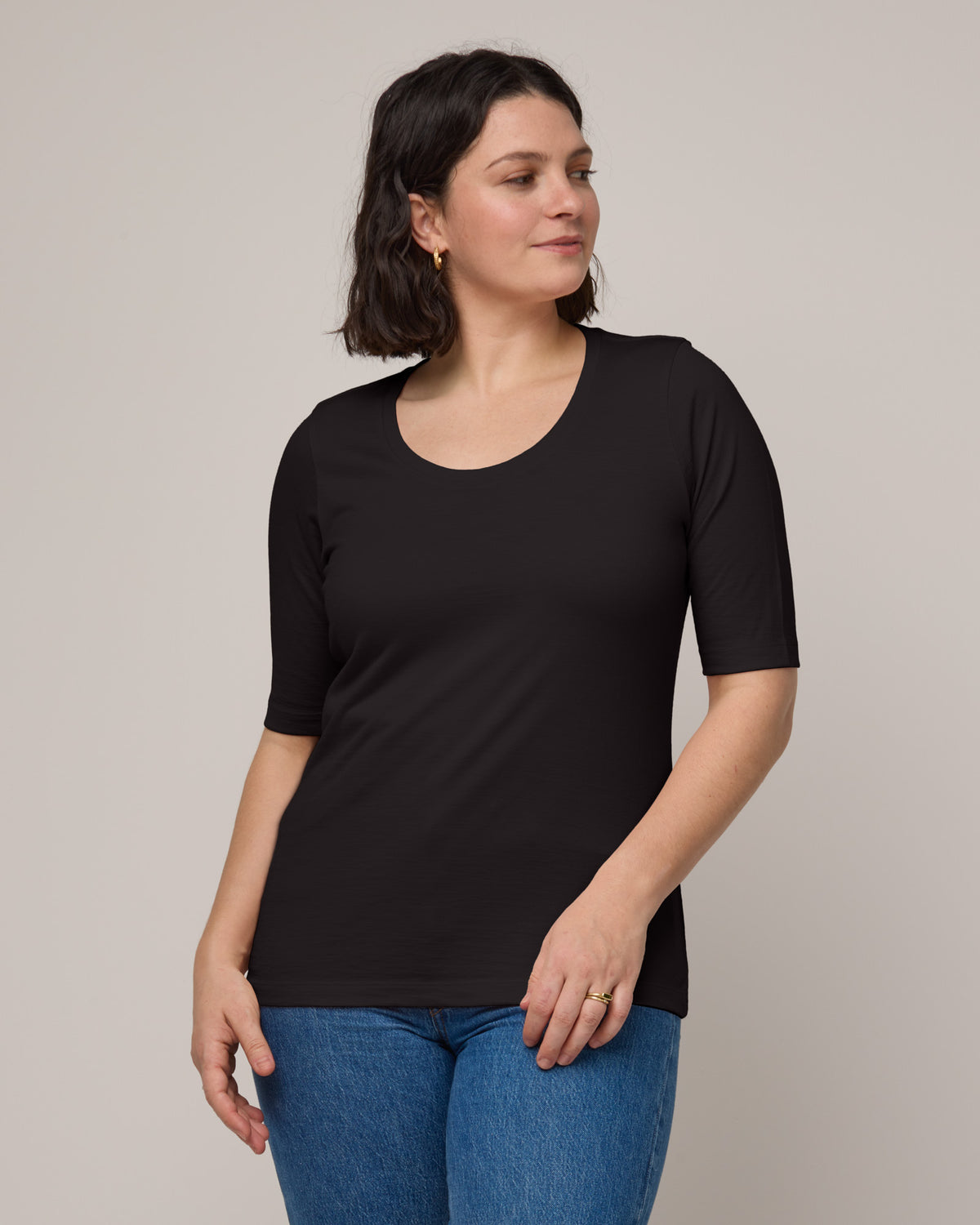 model-spec:Elana is 5'6", wearing a size M