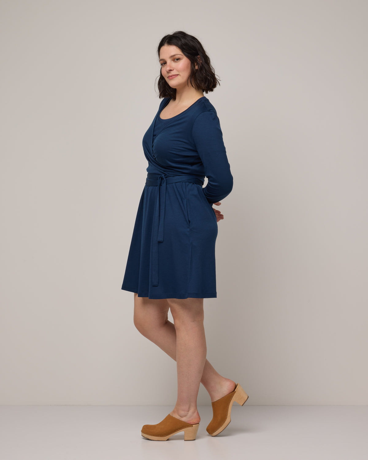 model-spec:Elana is 5'6", wearing a size M