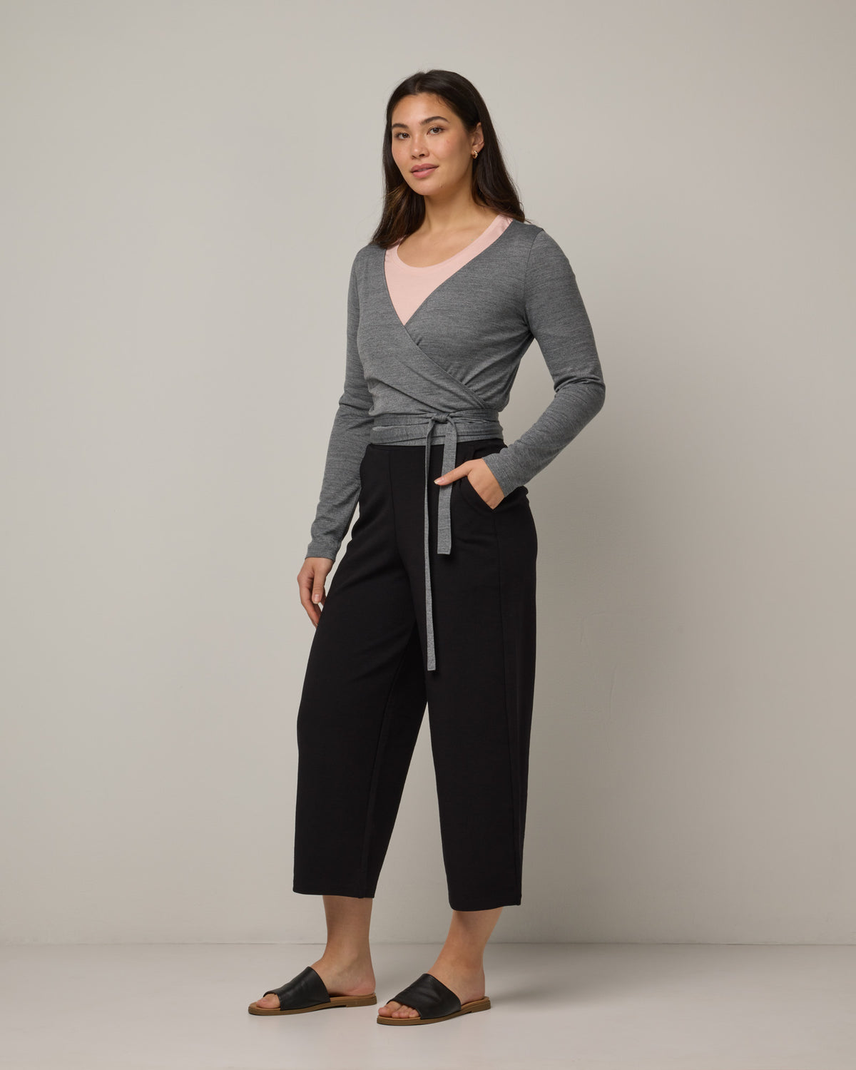 model-spec:Maile is 5'9", wearing a size M
