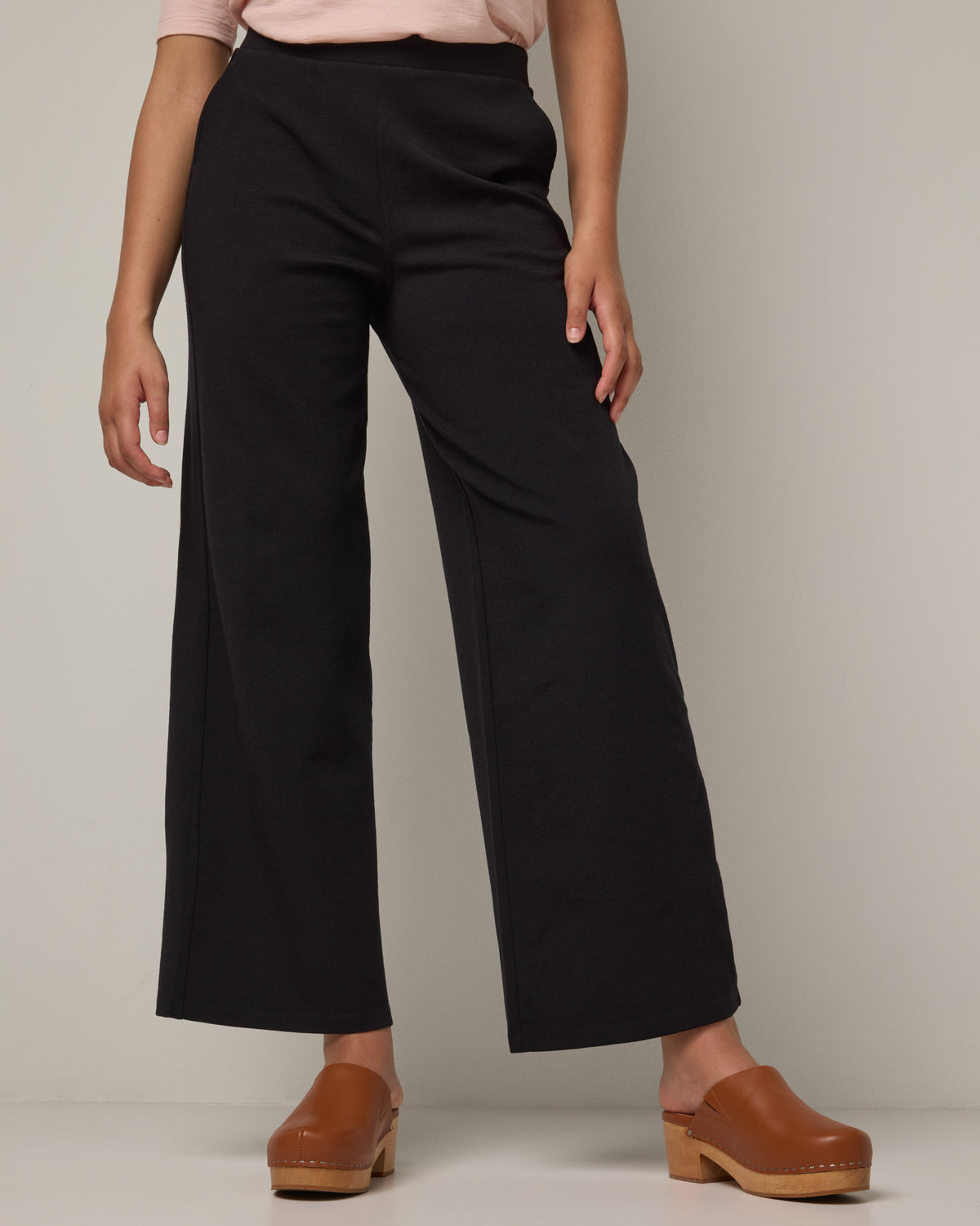 model-spec:Sean is 5'10", wearing a size M Regular