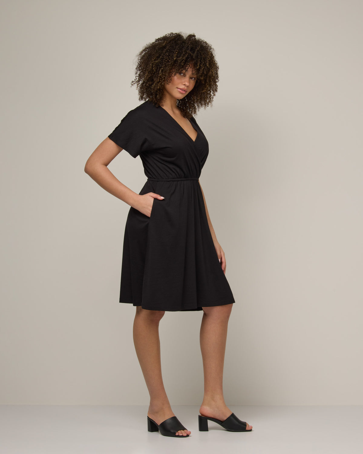 model-spec:Sean is 5'10", wearing a size M Long