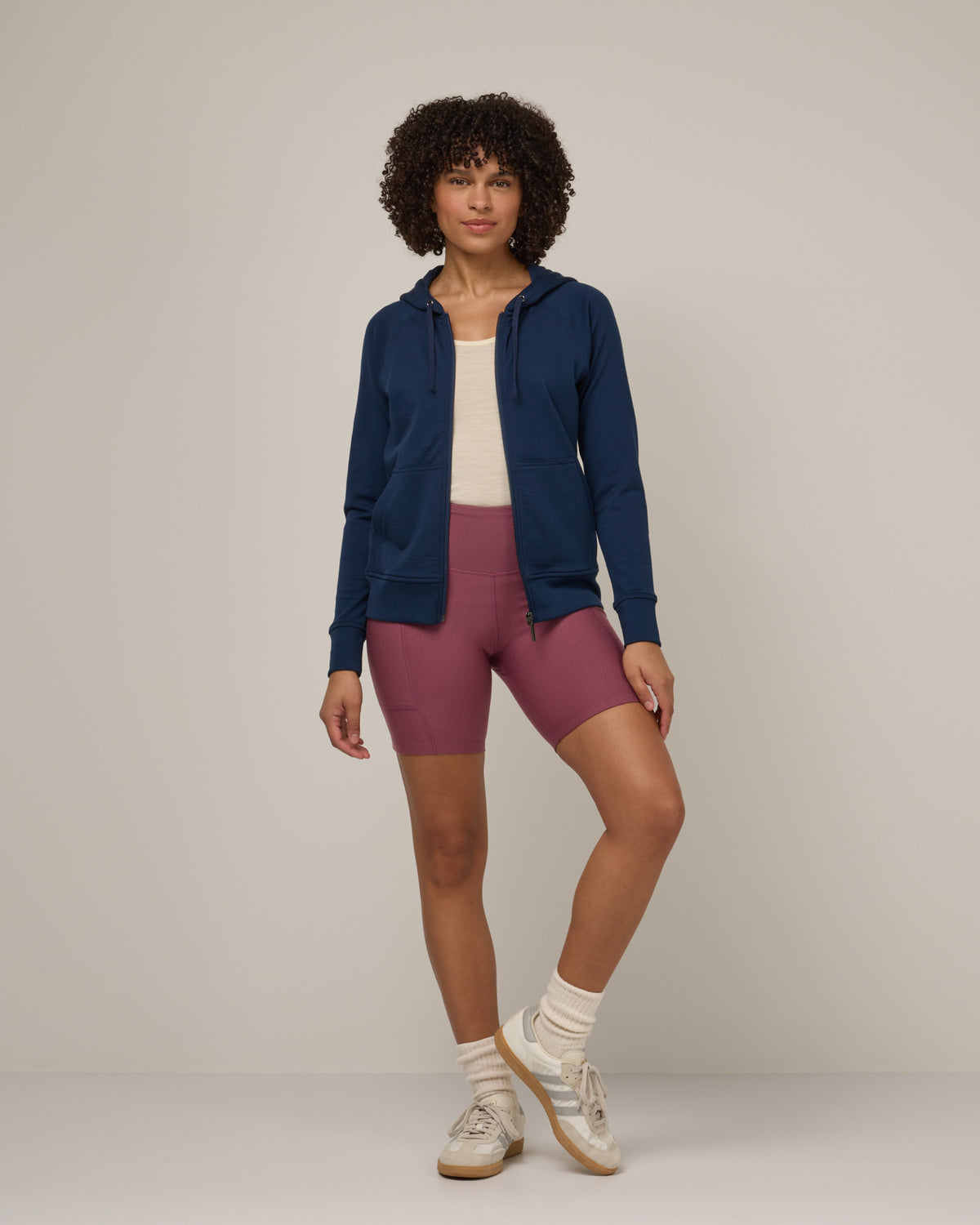 model-spec:Janiah is 5'7", wearing a size XS