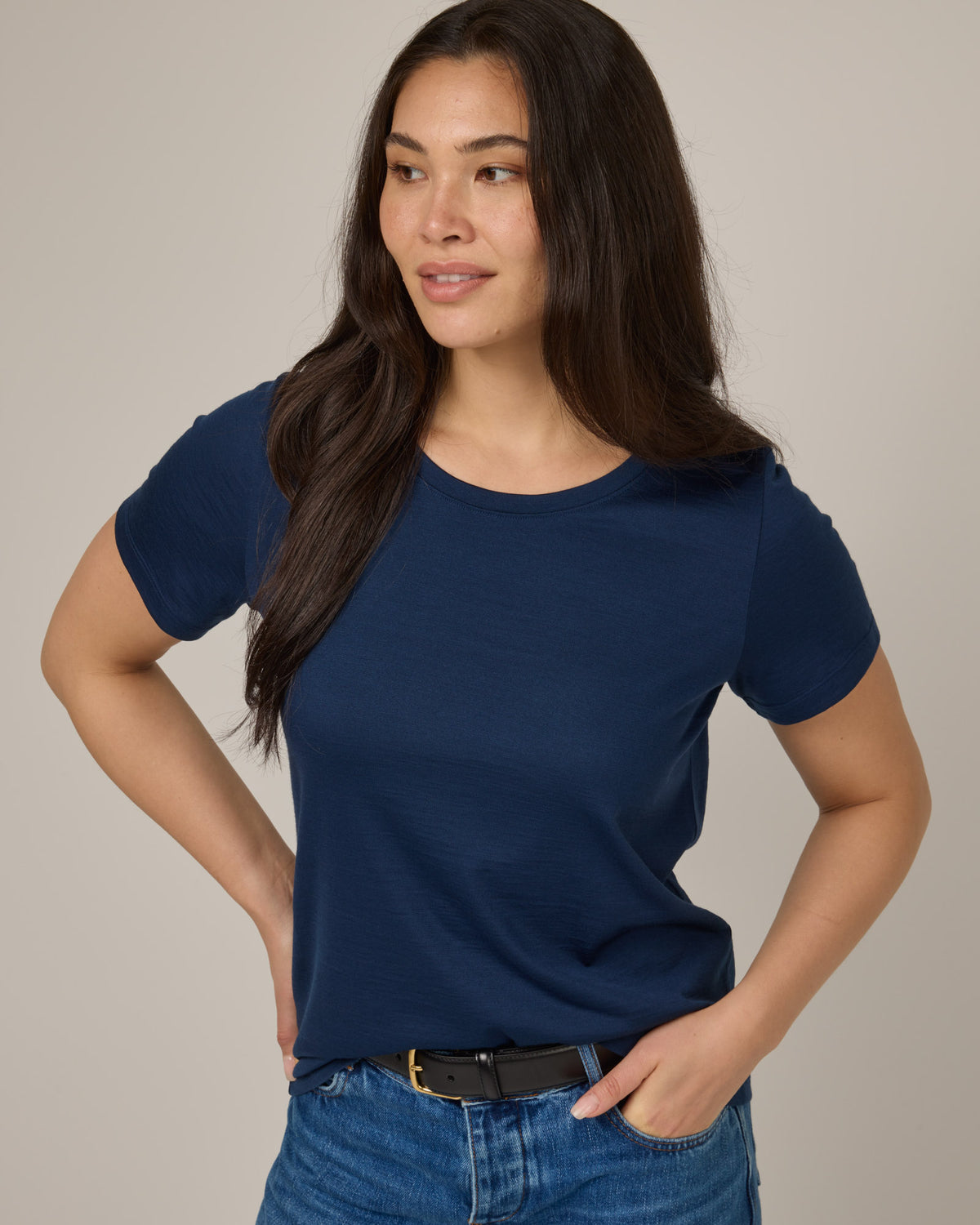 model-spec:Maile is 5'9", wearing a size M