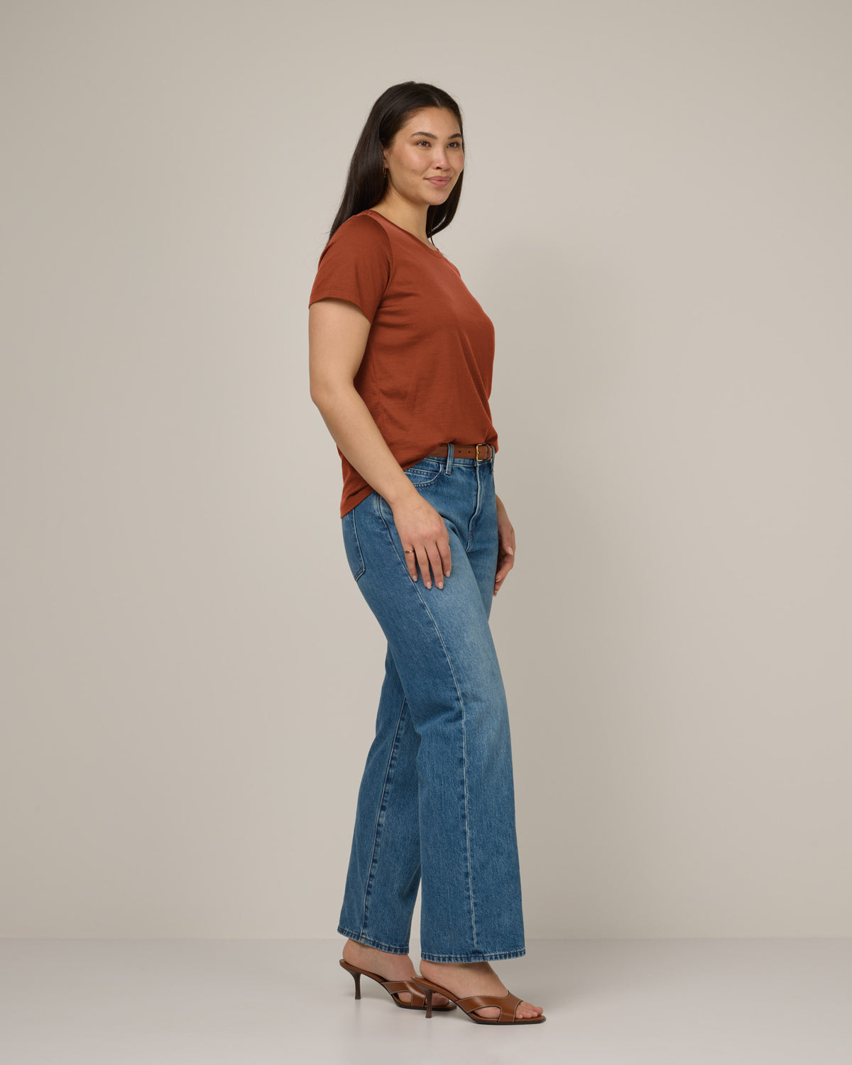 model-spec:Maile is 5'9", wearing a size M