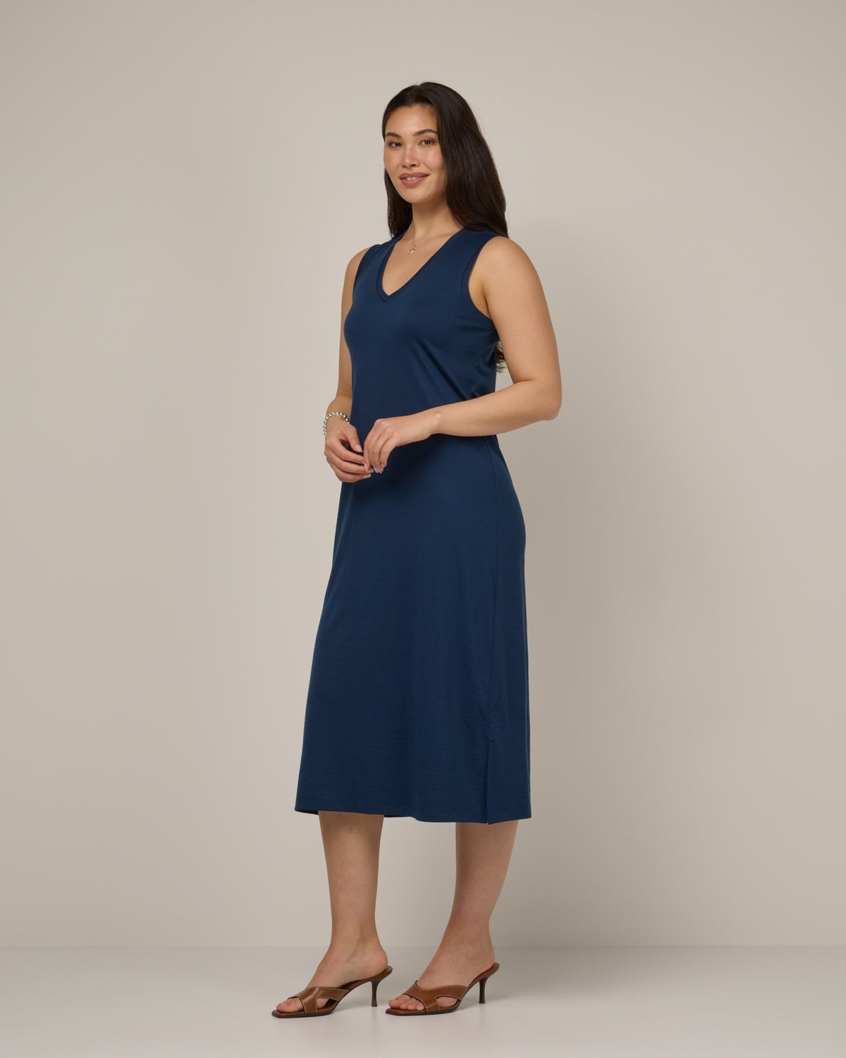 model-spec:Maile is 5'9", wearing a size M Regular