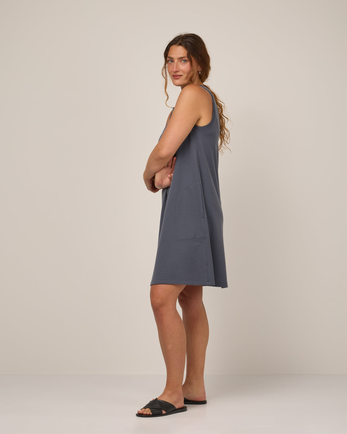 model-spec:Makinna is is 5'8", wearing a size M