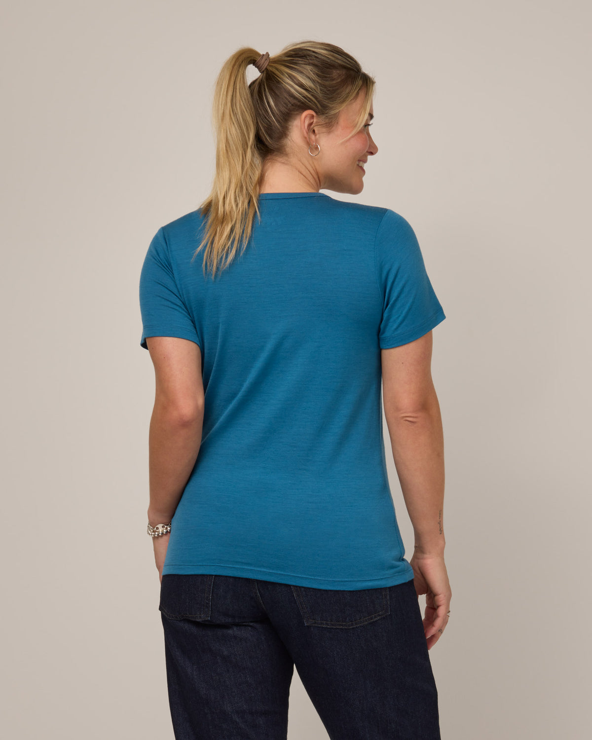 model-spec:Saasha is 5'9", wearing a size M
