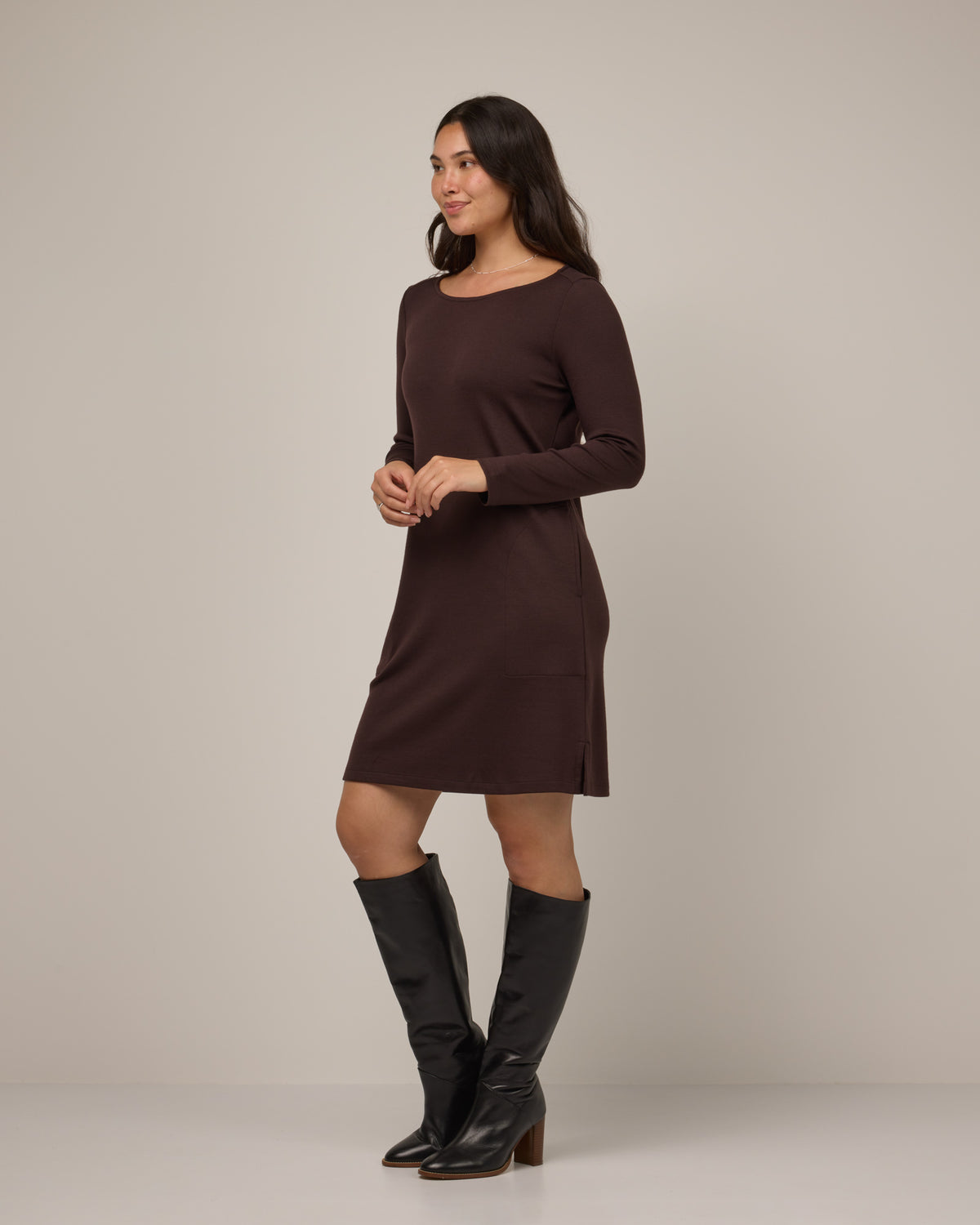 model-spec:Maile is 5'9", wearing a size M Regular