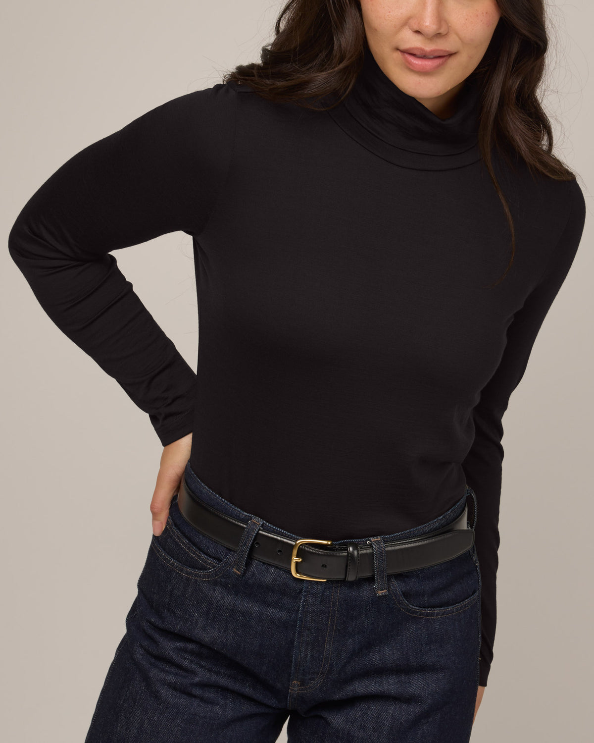 model-spec:Maile is 5'9", wearing a size M