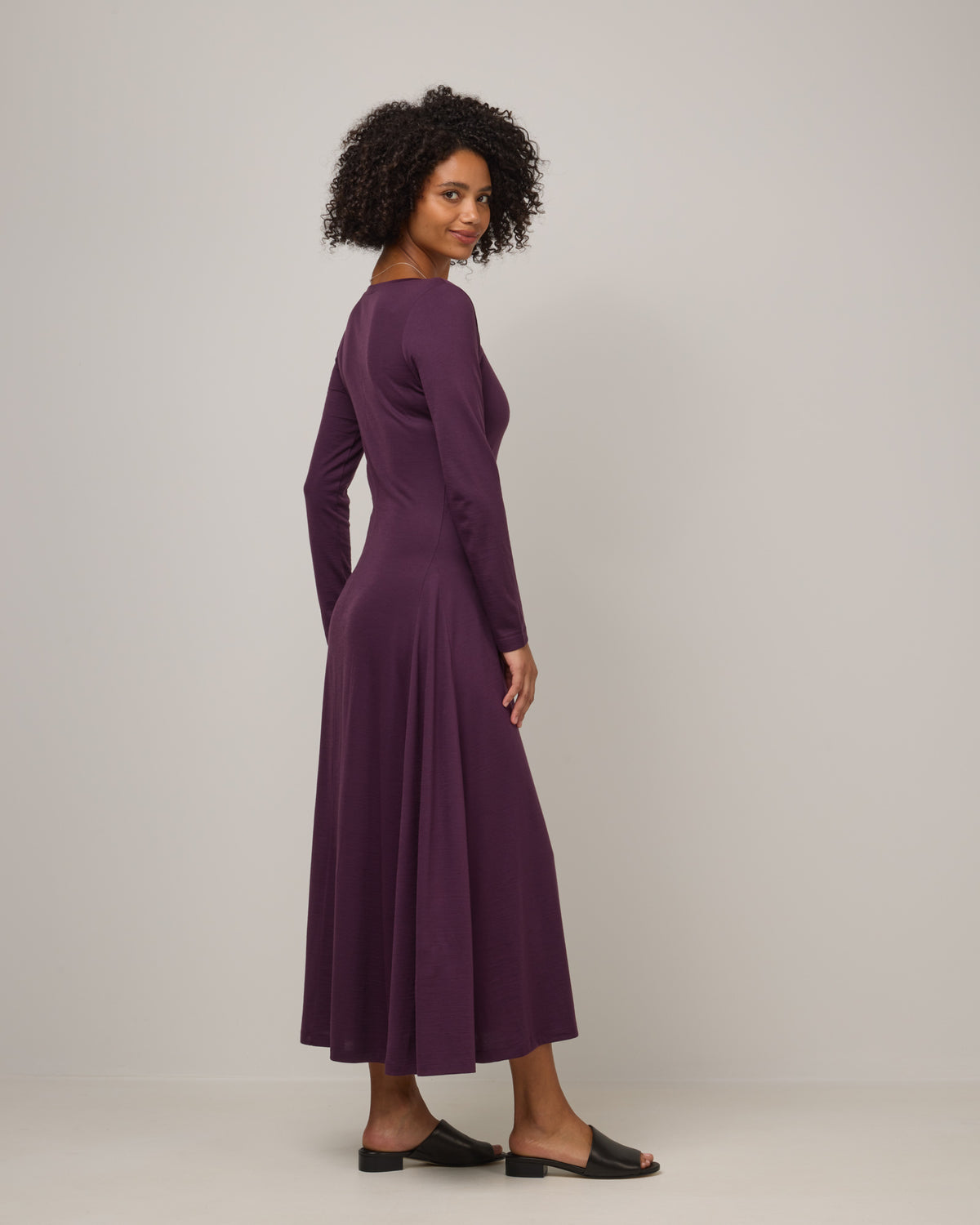 model-spec:Valyn is 5'10", wearing a size S