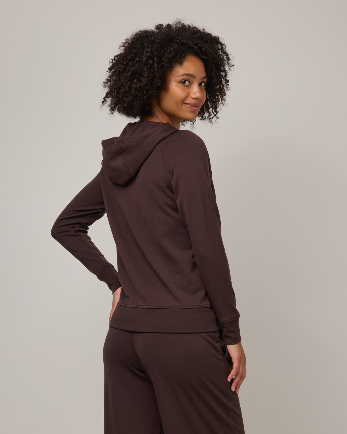 model-spec:Valyn is 5'10", wearing a size S