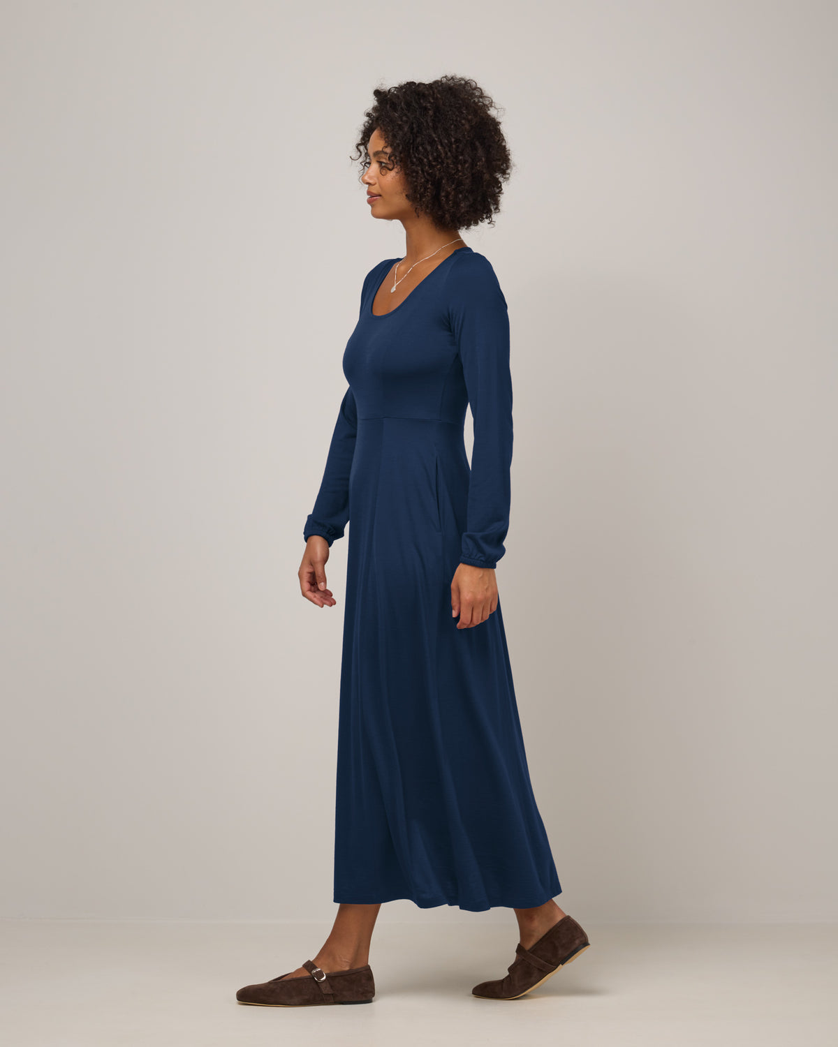 model-spec:Valyn is 5'10", wearing a size S