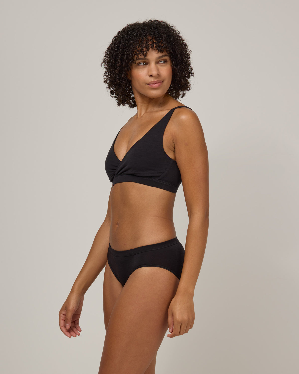 model-spec:Janiah's hips are 36", and she wears a size XS
