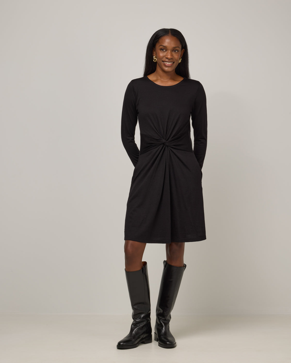model-spec:Laah is 5'9", wearing a size M