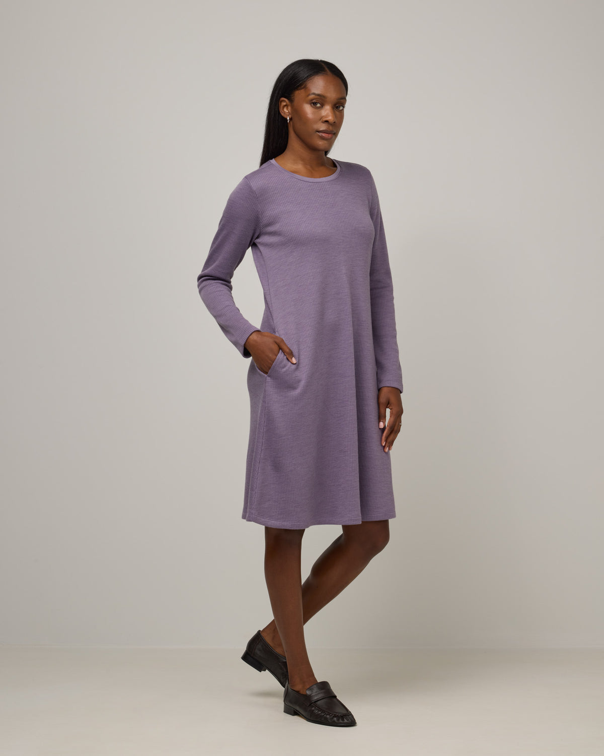 model-spec:Laah is 5'9", wearing a size M