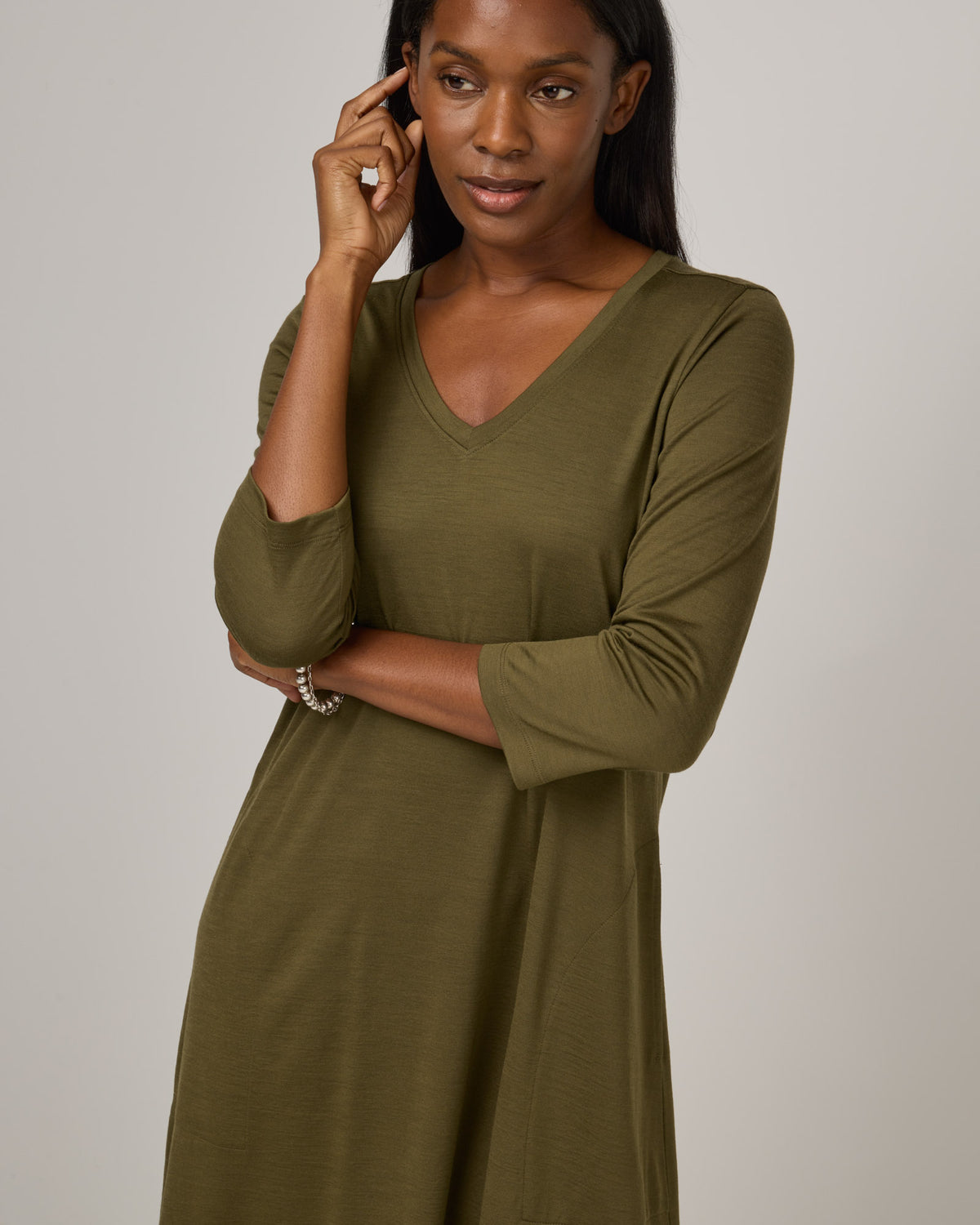 model-spec:Laah is 5'9", wearing a size M