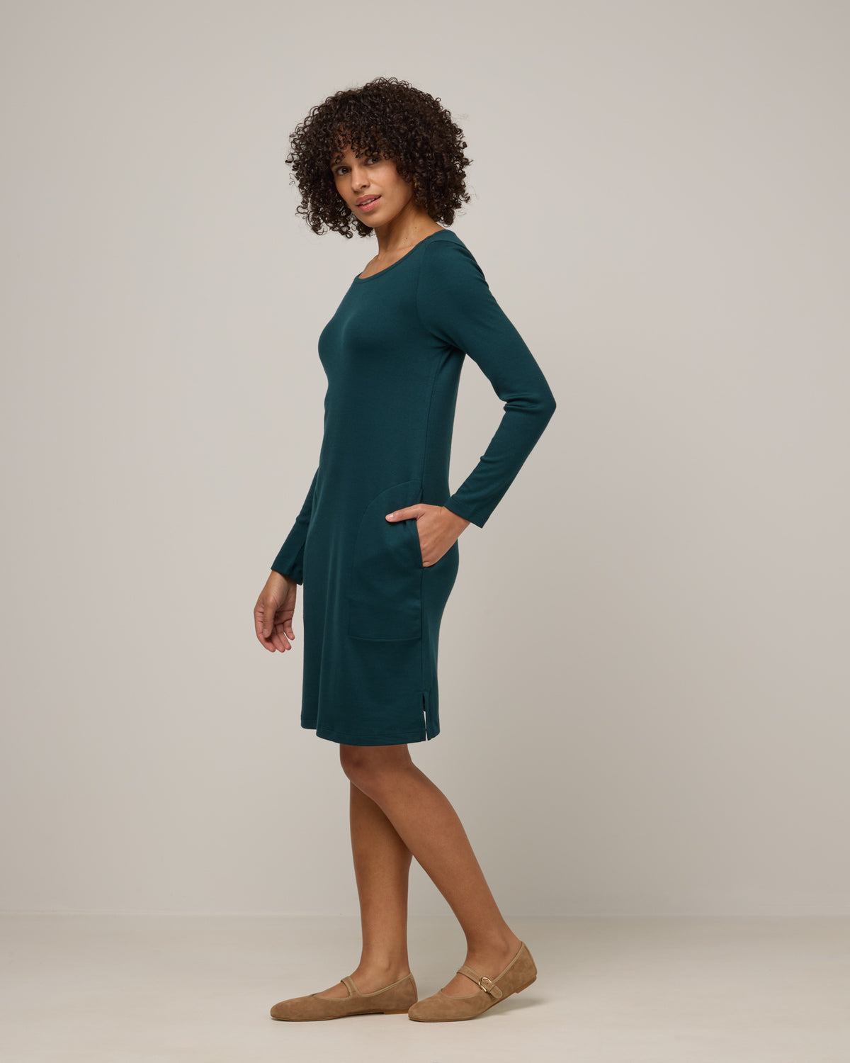 model-spec:Janiah is 5'7", wearing a size XS
