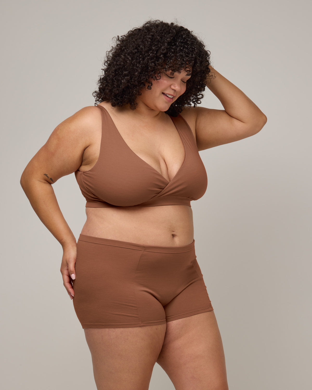 model-spec:Daron's hips are 50.5", and she wears a size 2X