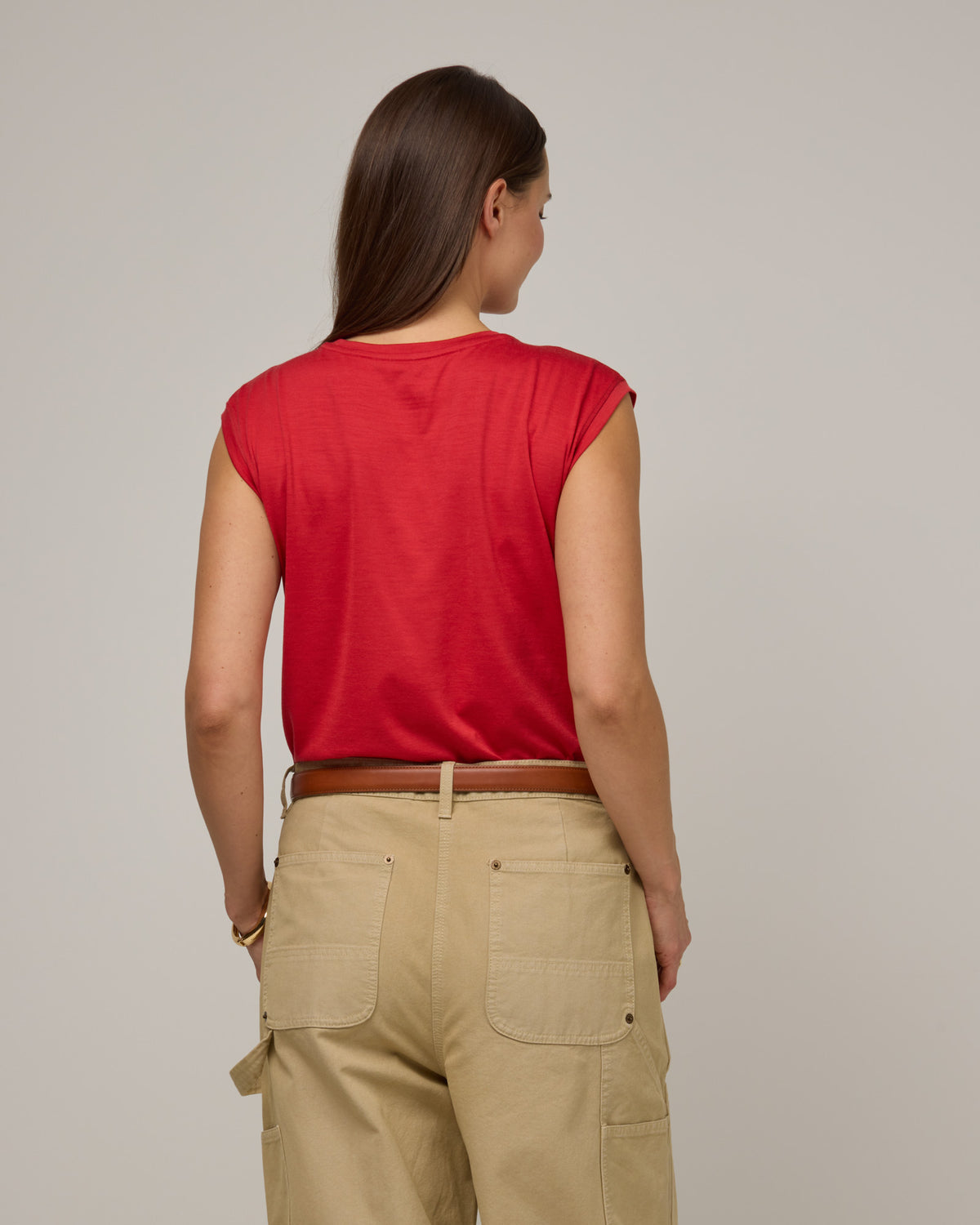 model-spec:Nicole is 5'8", wearing a size S