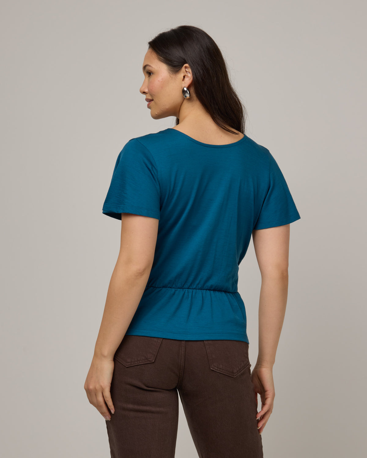 model-spec:Maile is 5'9", wearing a size M