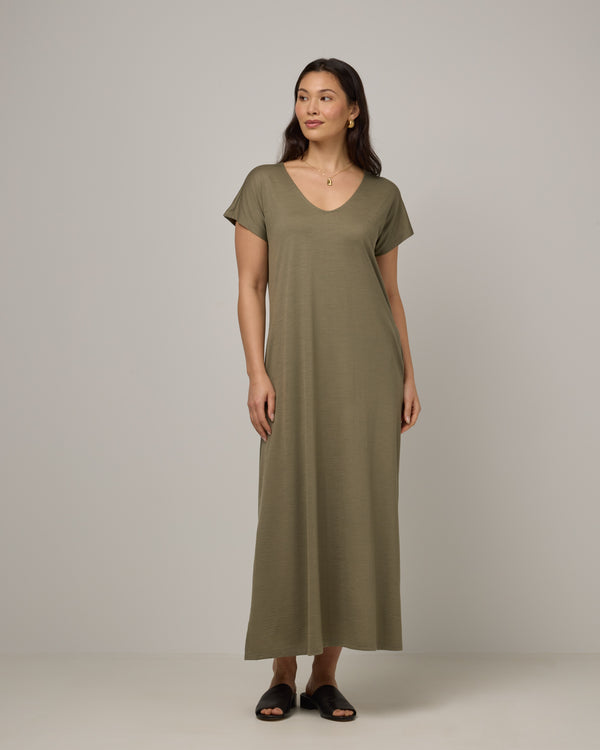 model-spec:Maile is 5'9", wearing a size M