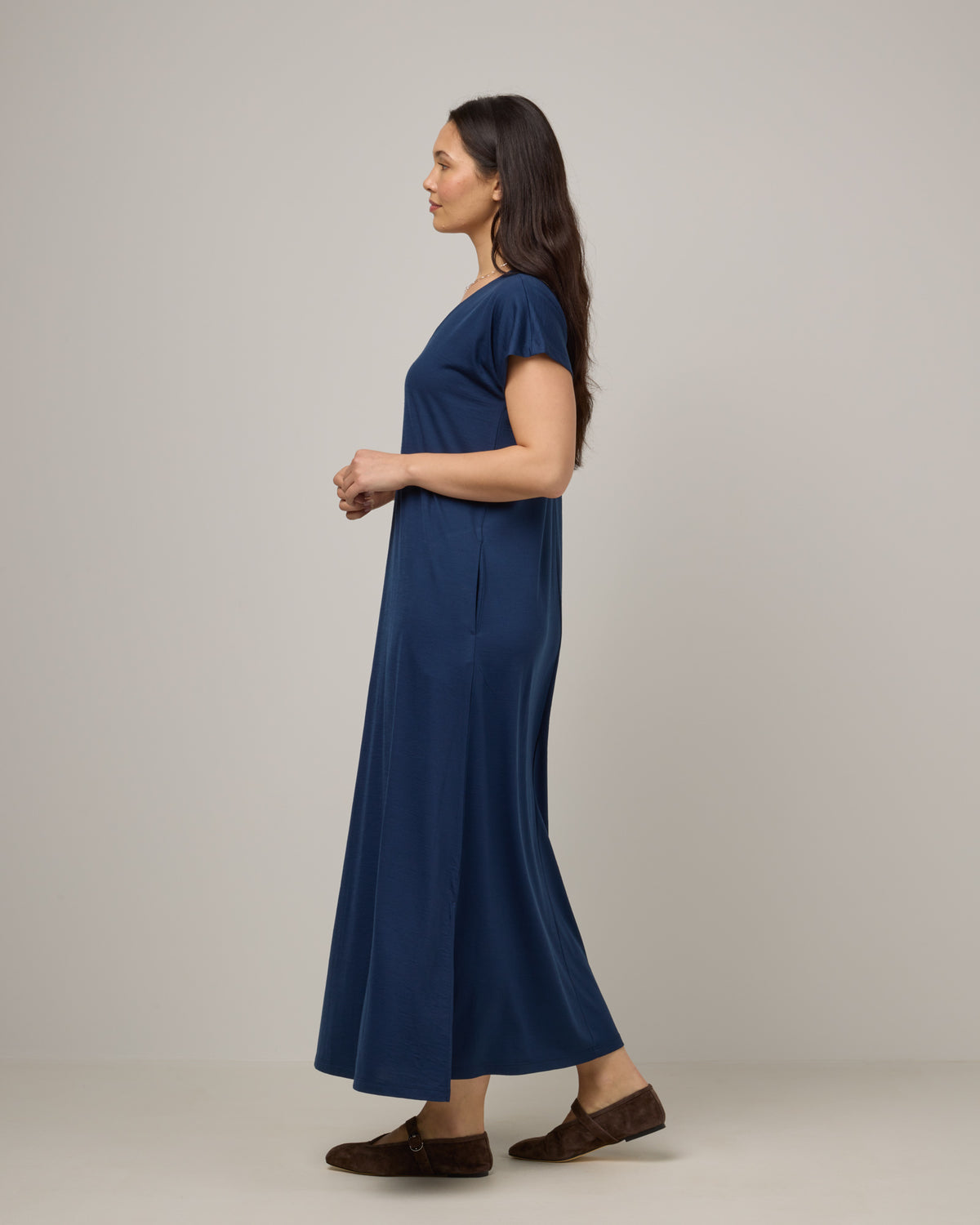 model-spec:Maile is 5'9", wearing a size M