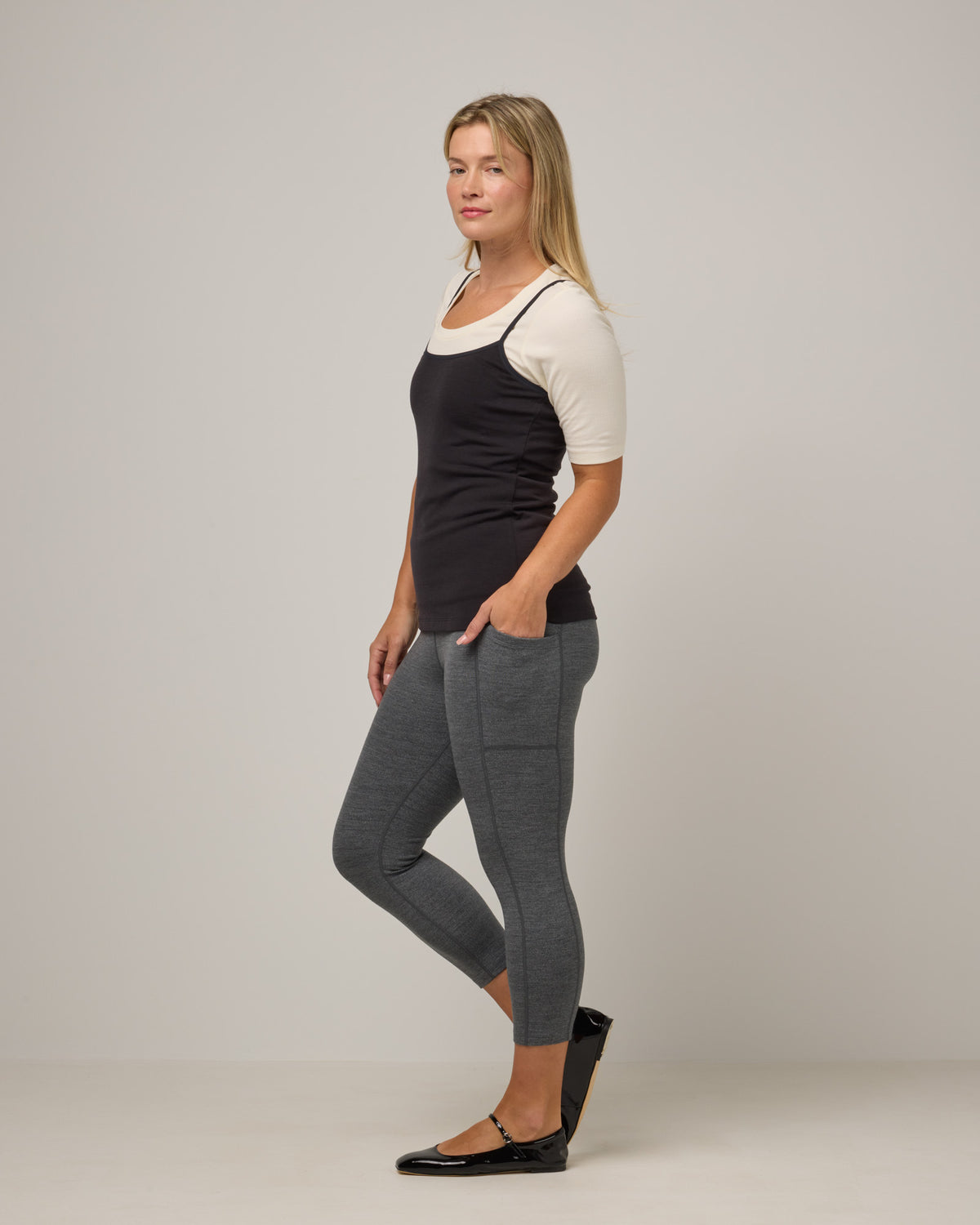 model-spec:Saasha is 5'9", wearing a size M