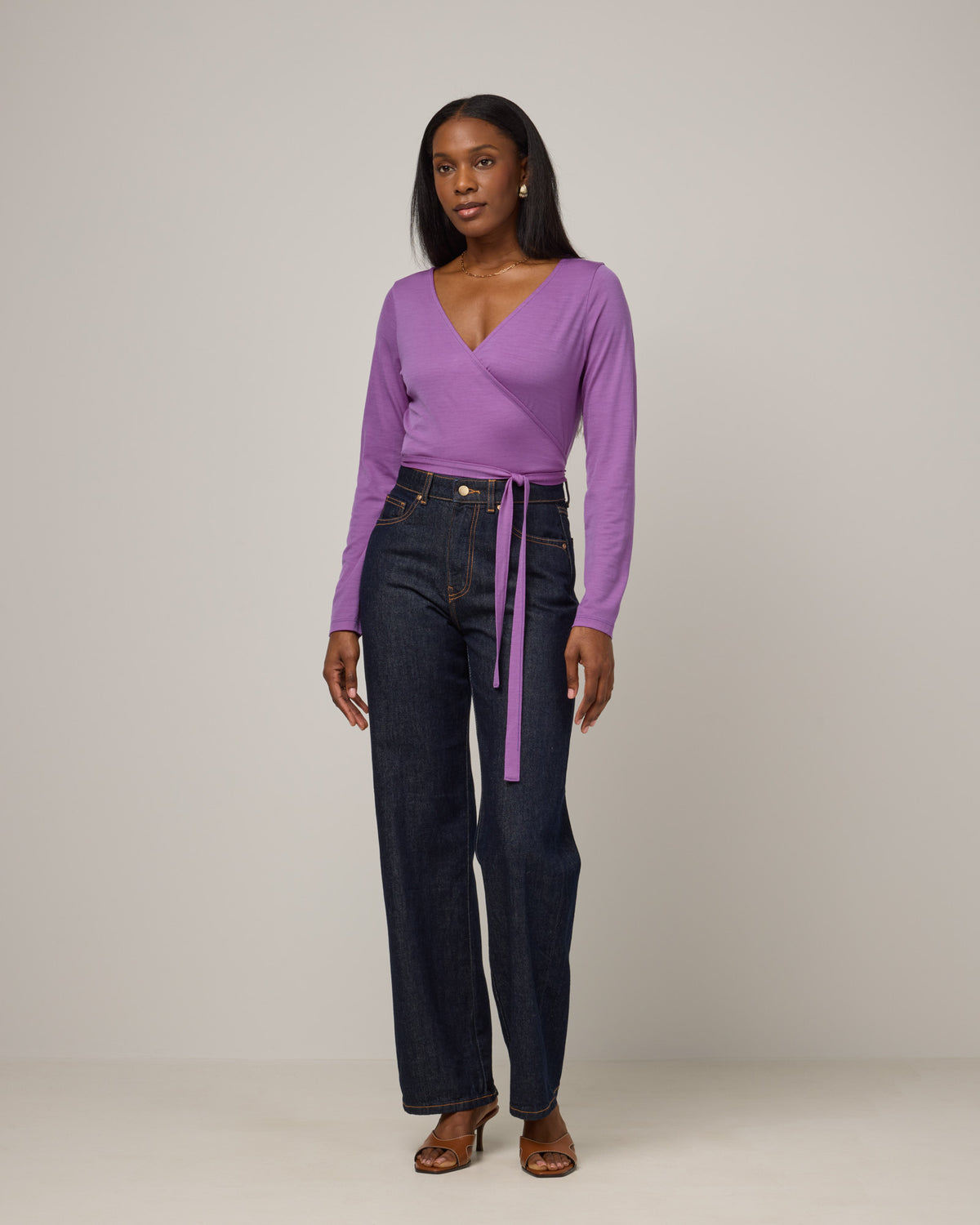 model-spec:Laah is 5'9", wearing a size M