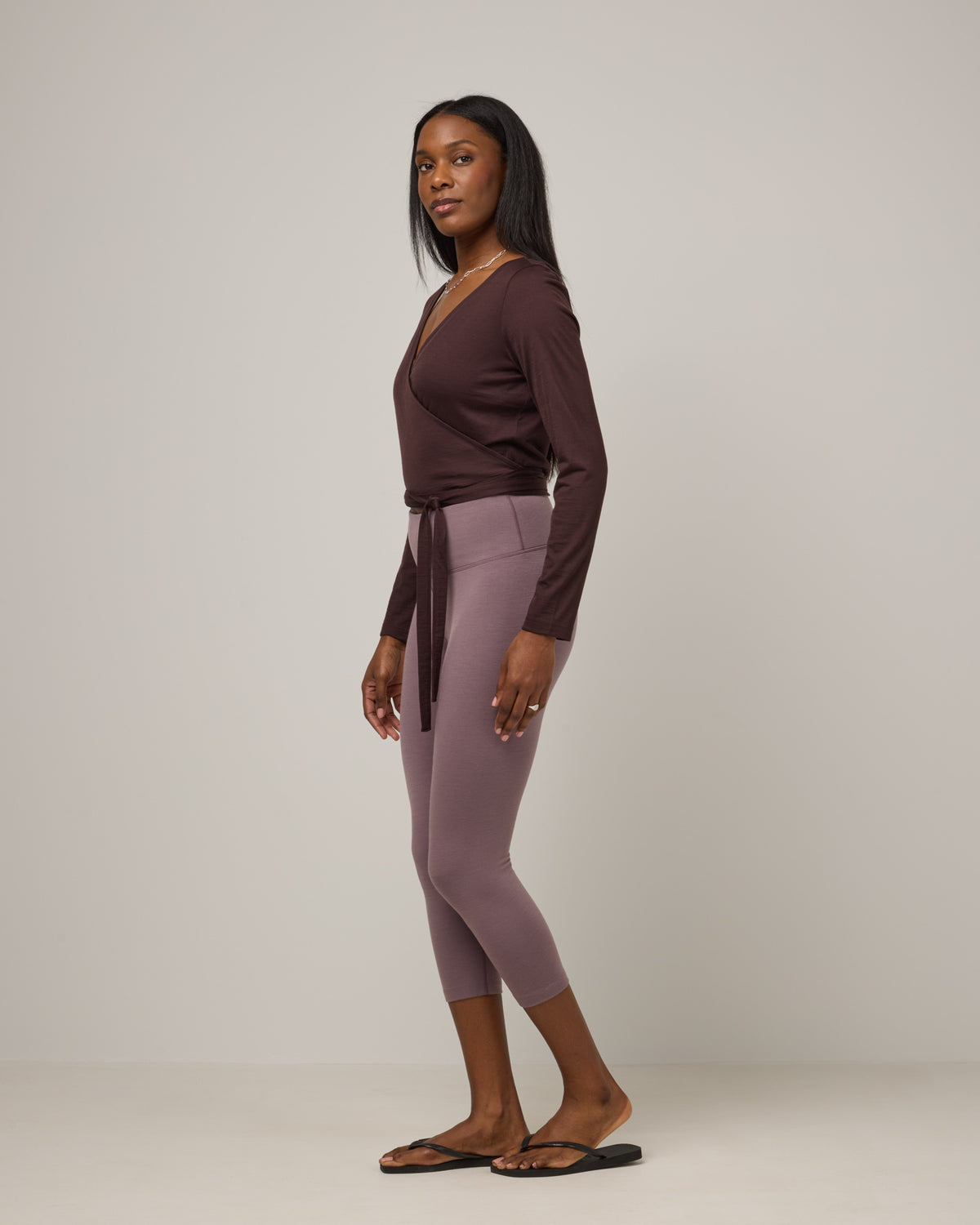 model-spec:Laah is 5'9", wearing a size M
