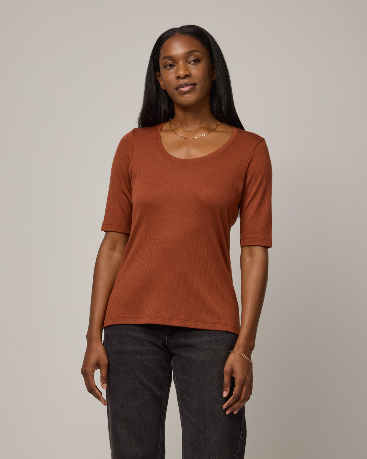 model-spec:Laah is 5'9", wearing a size M