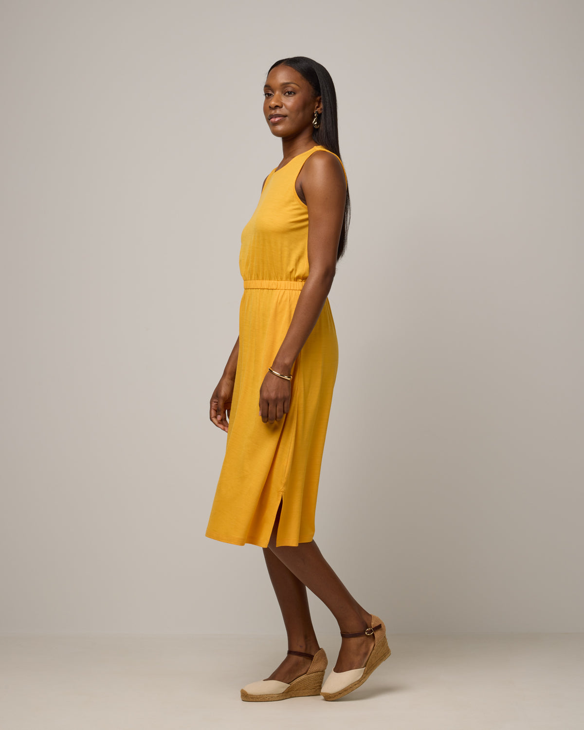 model-spec:Laah is 5'9", wearing a size M