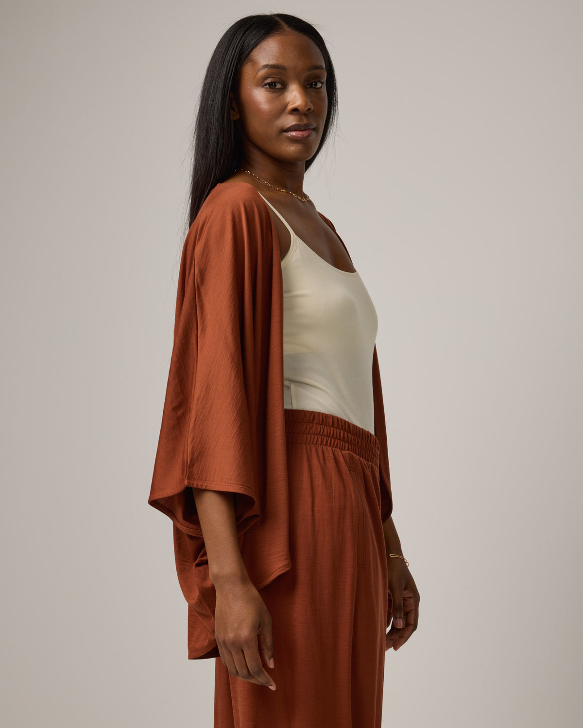 model-spec:Laah is 5'9", wearing a size M