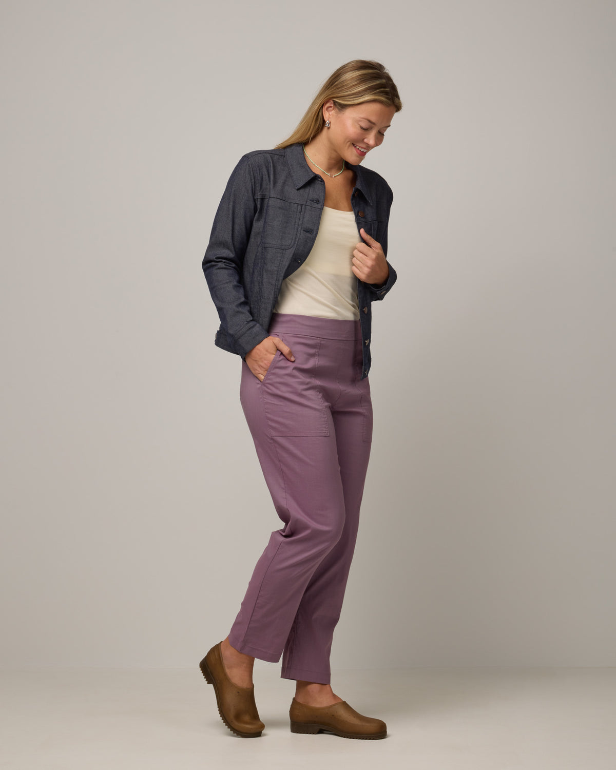 model-spec:Saasha is 5'9", wearing a size M Regular
