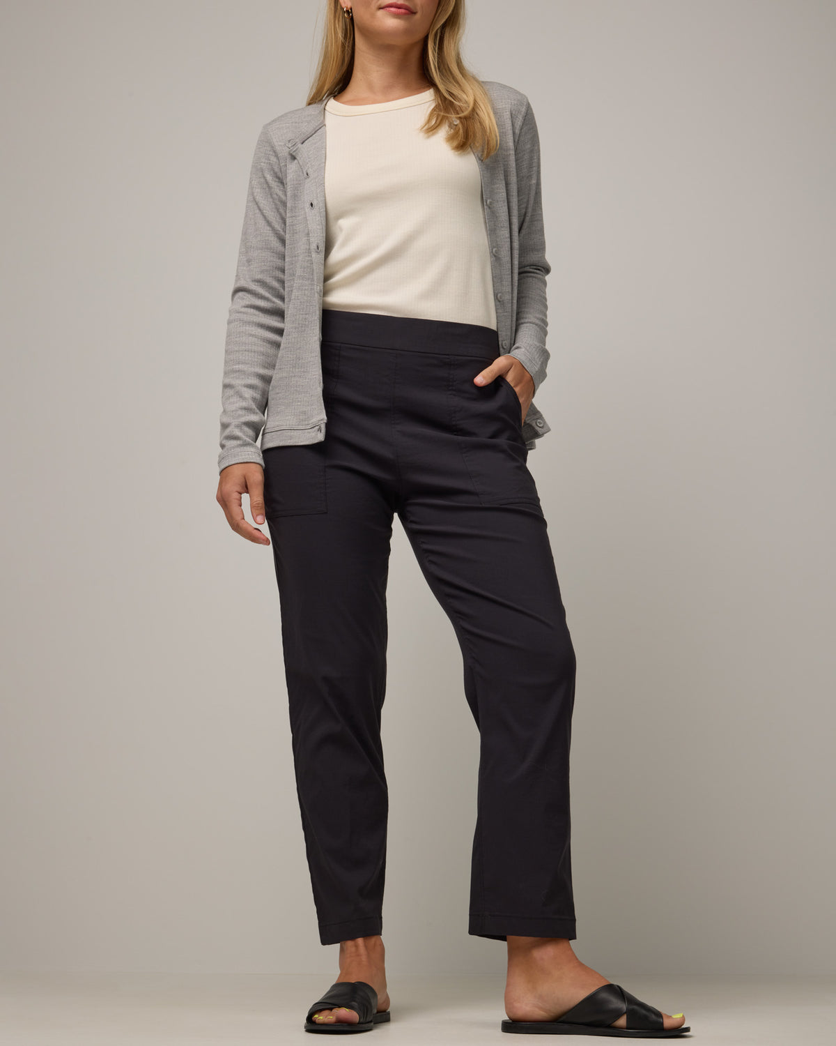 model-spec:Saasha is 5'9", wearing a size M Regular