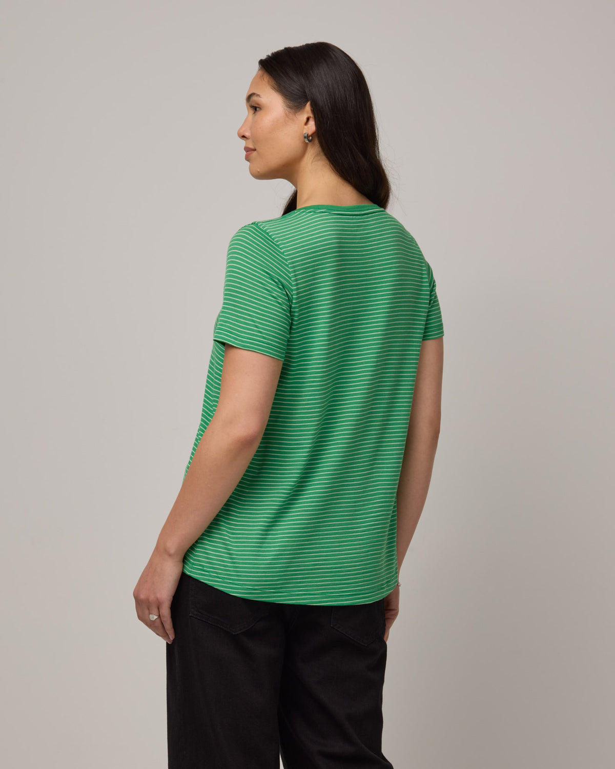 model-spec:Maile is 5'9", wearing a size M