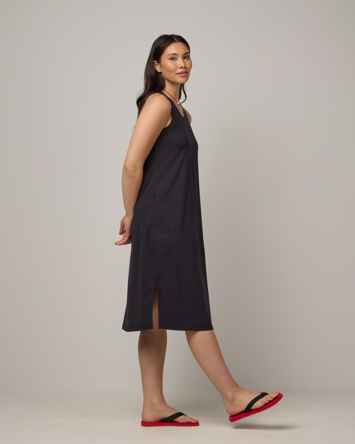 model-spec:Maile is 5'9", wearing a size M