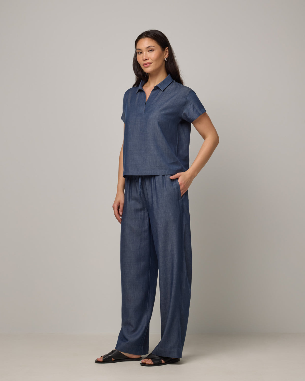 model-spec:Maile is 5'9", wearing a size M