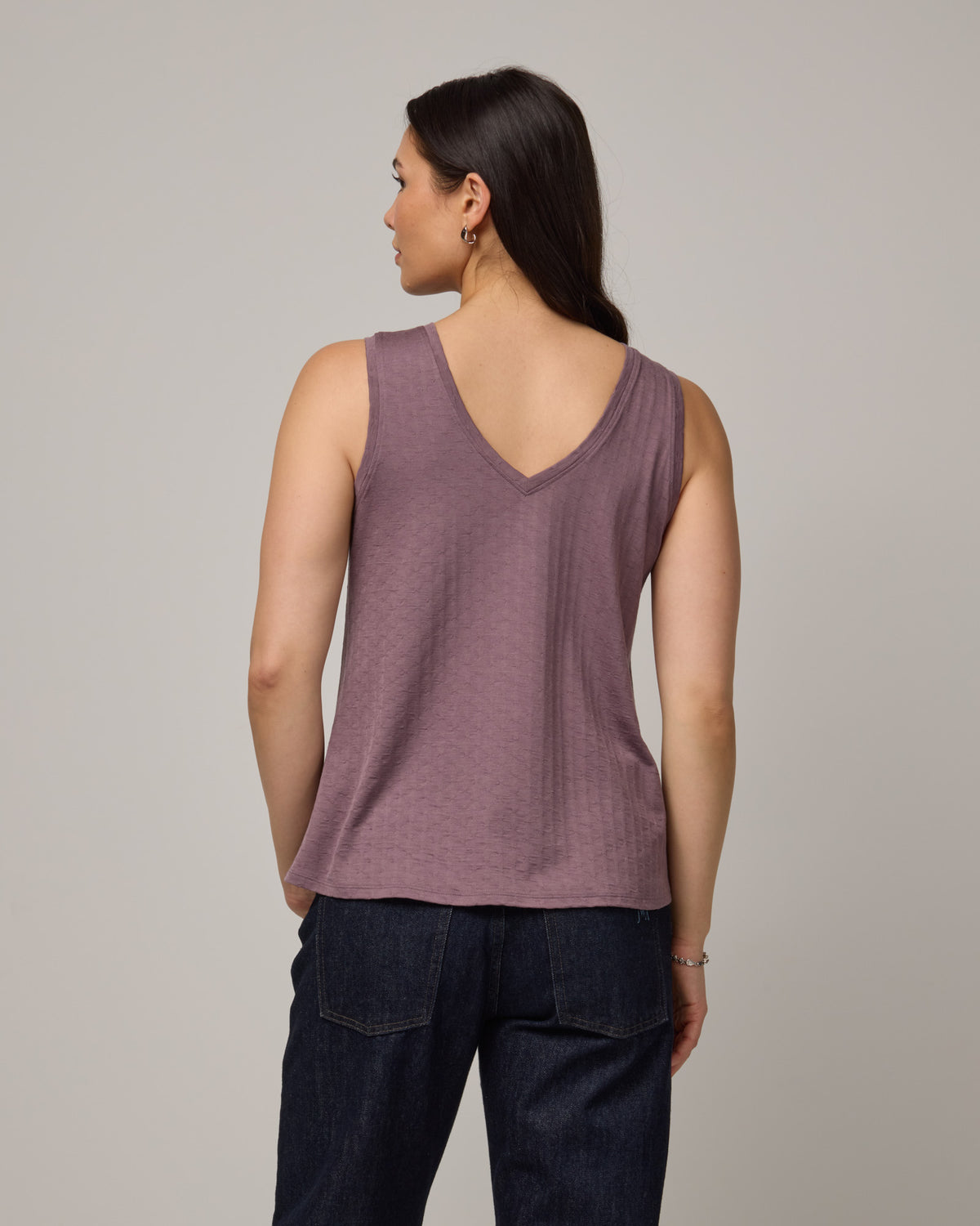 model-spec:Maile is 5'9", wearing a size M