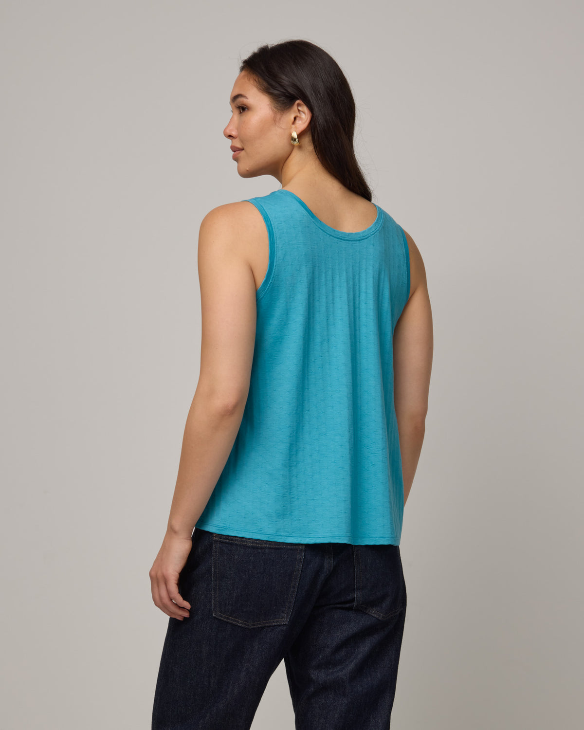 model-spec:Maile is 5'9", wearing a size M