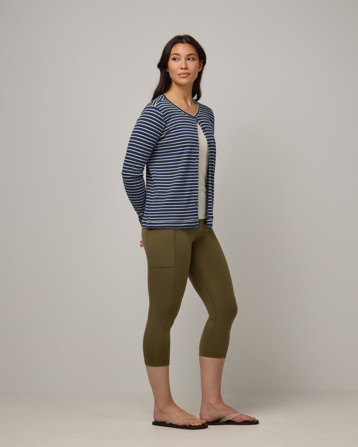 model-spec:Maile is 5'9", wearing a size M