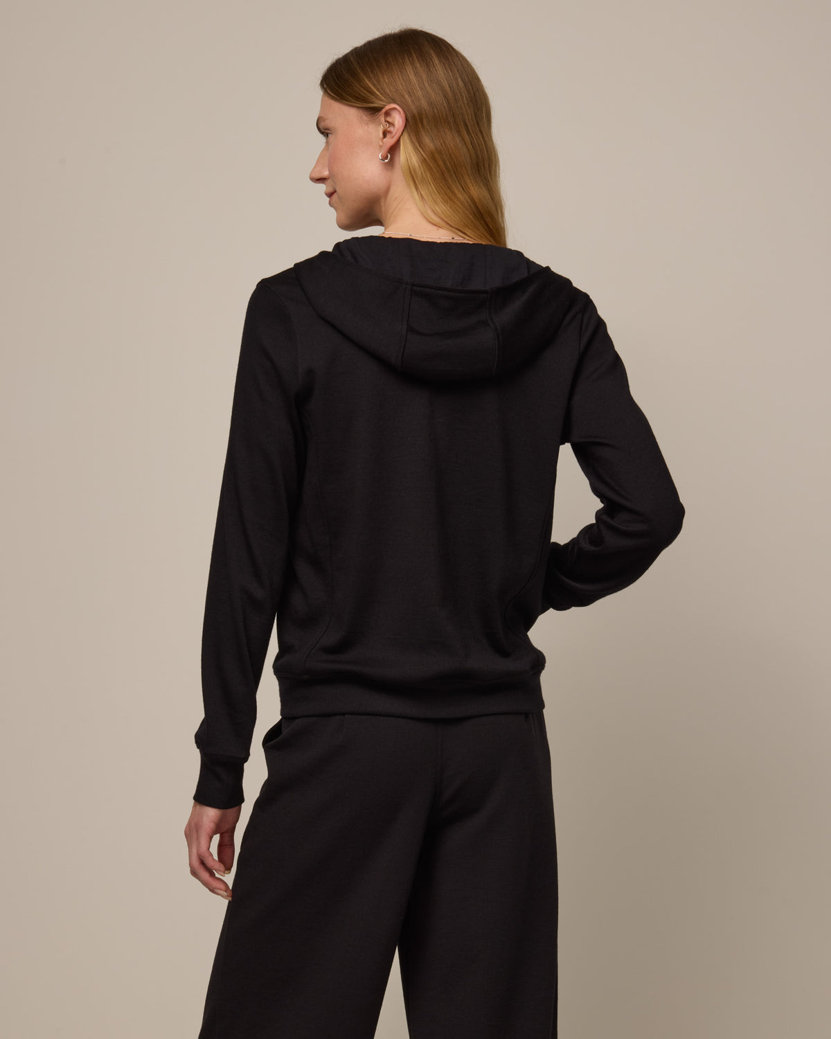 model-spec:Madison is 5’10” wearing a size S