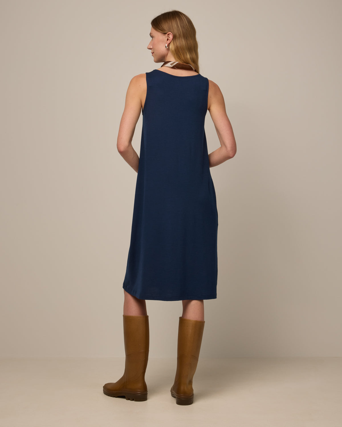 model-spec:Madison is 5’10” wearing a size S Long